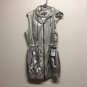 anatomie silver travel vest "CANT FIND ON SITE"